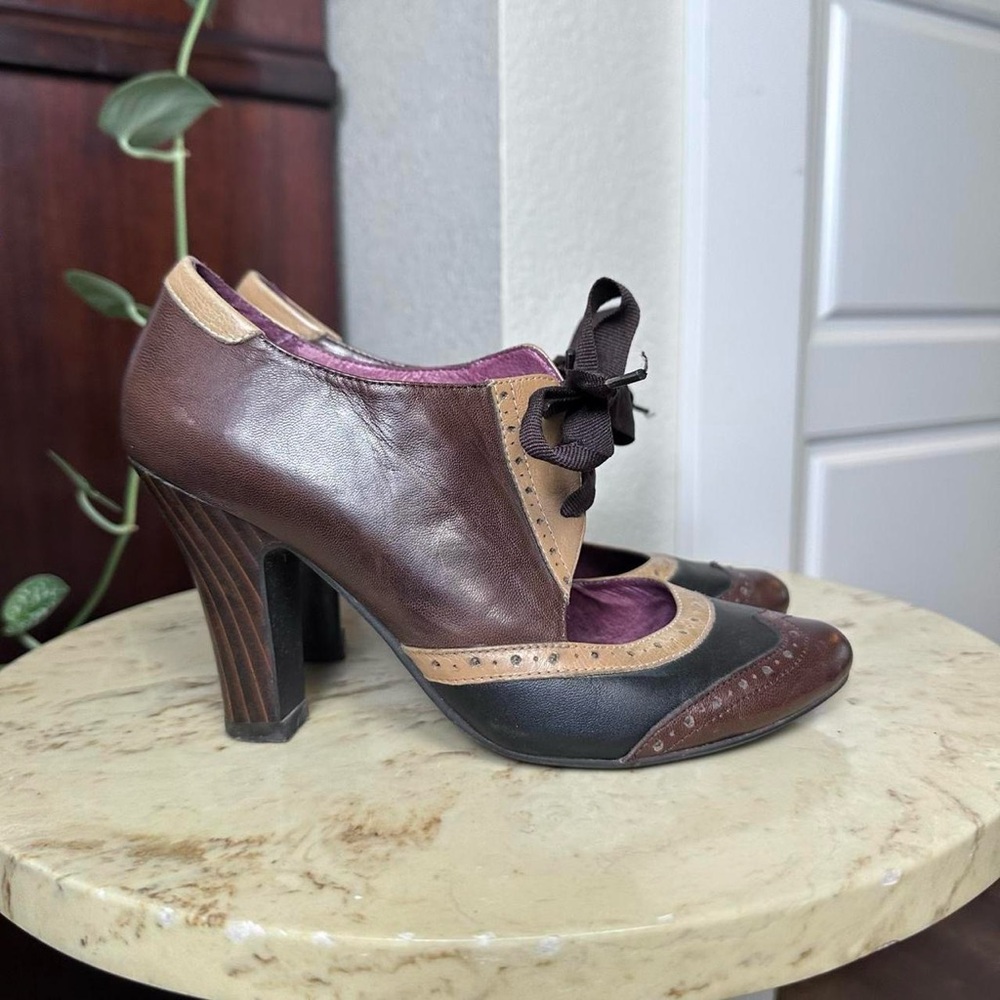 Vintage 2010s twee Mary Jane Jeffrey Campbell brown, tan, lace-up leather heels - Picture 4 of 6